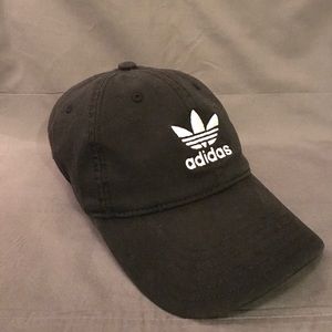 ✖️Adidas Black Strapback✖️